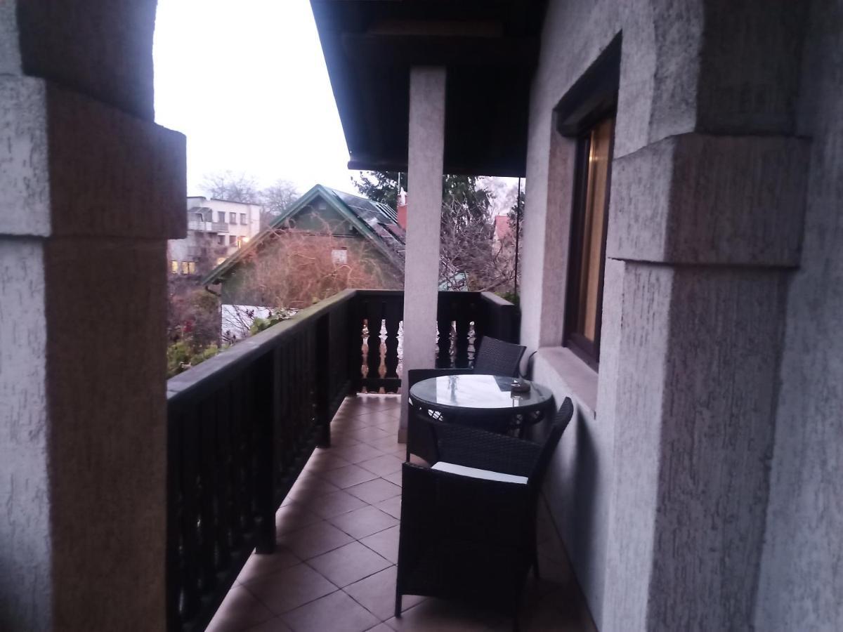 Pokoj W Domu Z Duzym Ogrodem Krakow Exterior photo